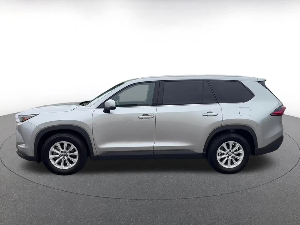 2025 Toyota - Image 8 of 31