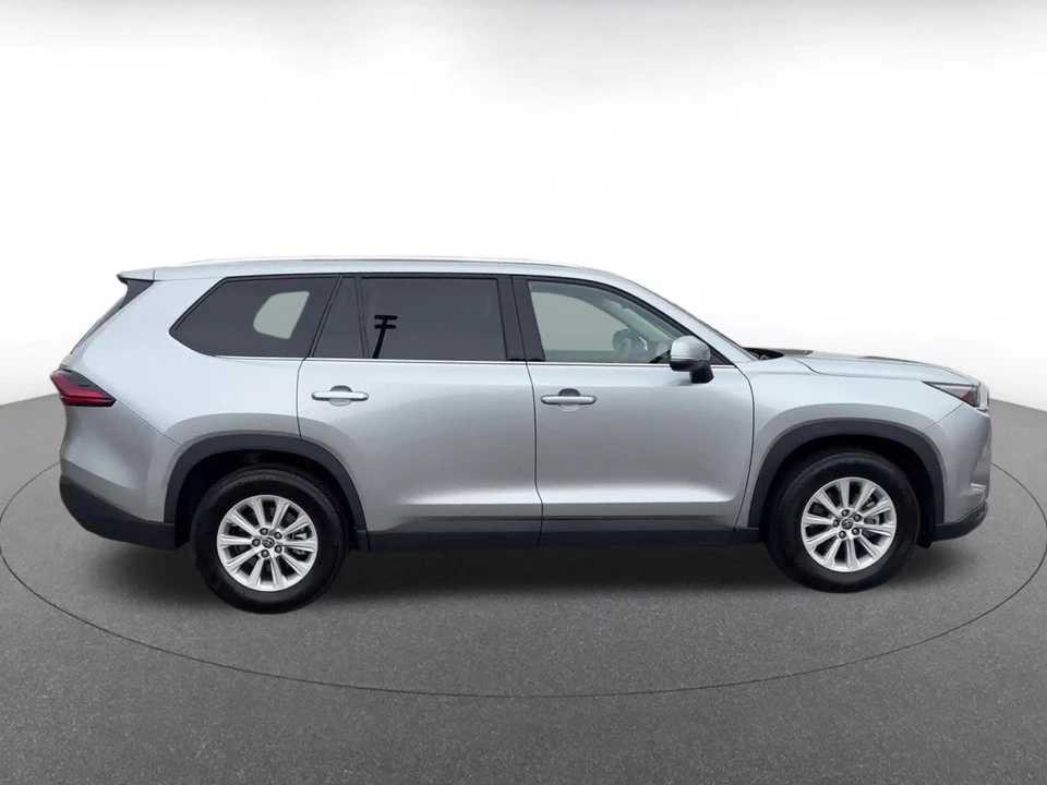 2025 Toyota - Image 15 of 31