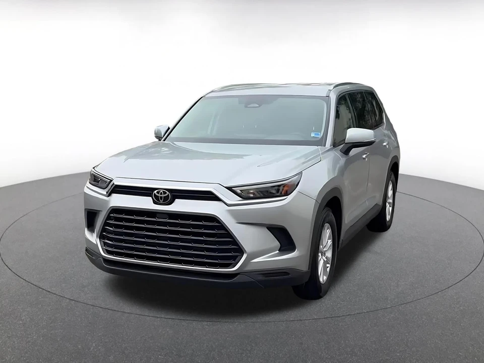 2025 Toyota Highlander - Image 8 of 31