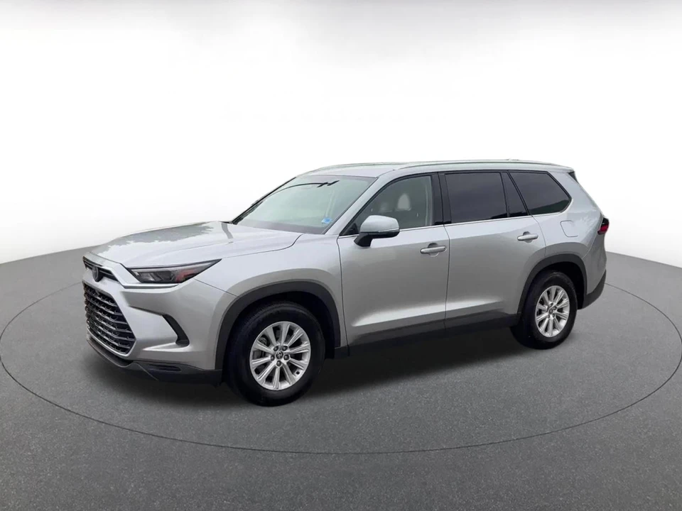 2025 Toyota - Image 7 of 31