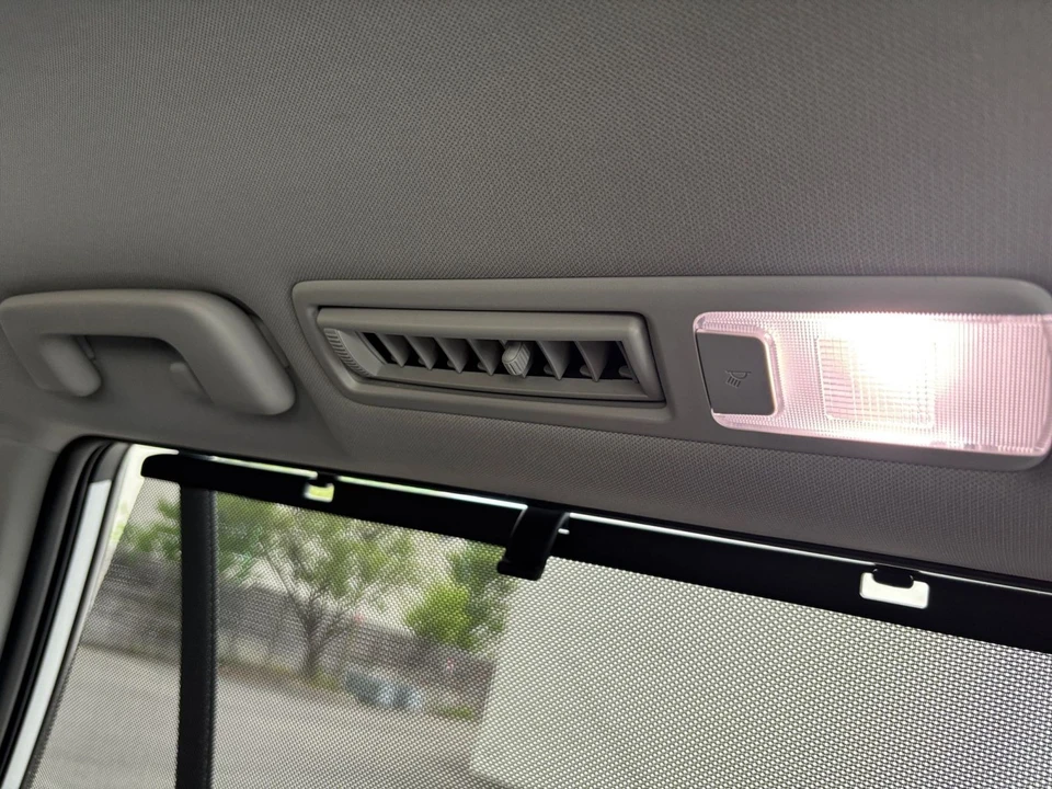 2025 Toyota Highlander - Image 27 of 31