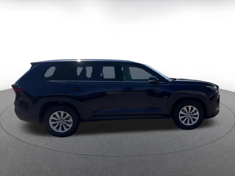 2025 Toyota Highlander - Image 13 of 31