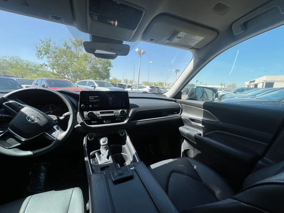 2025 Toyota Highlander - Image 31 of 31