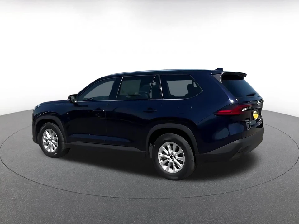 2025 Toyota Highlander - Image 7 of 31