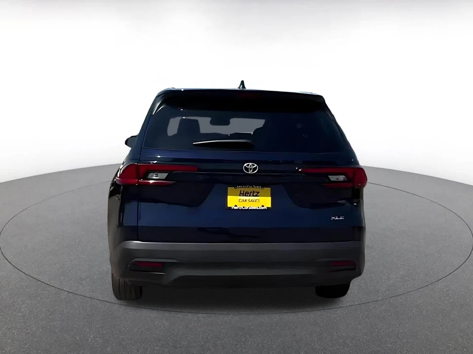 2025 Toyota Highlander - Image 9 of 31