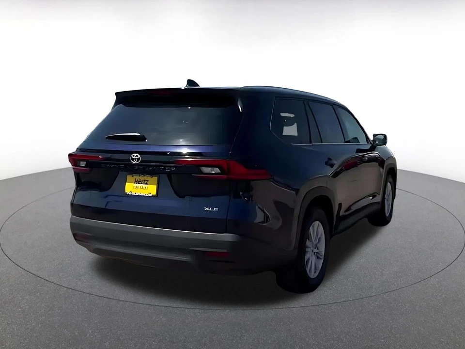 2025 Toyota Highlander - Image 10 of 31