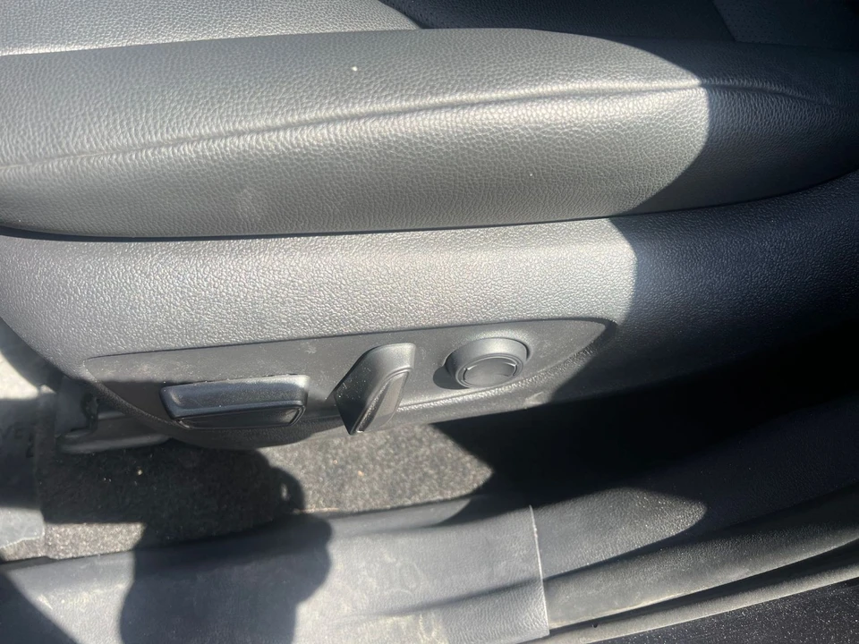 2025 Toyota Highlander - Image 19 of 31