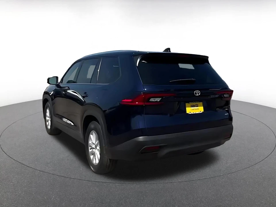 2025 Toyota Highlander - Image 8 of 31