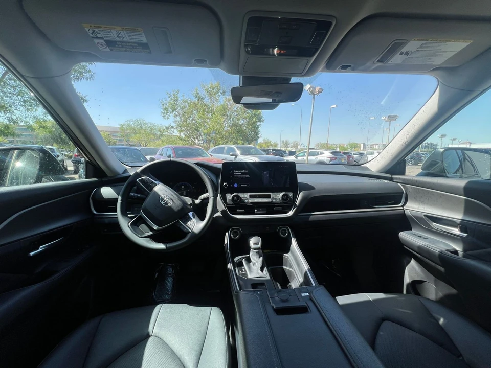 2025 Toyota Highlander - Image 29 of 31