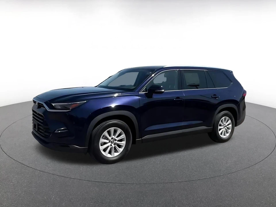 2025 Toyota Highlander - Image 5 of 31