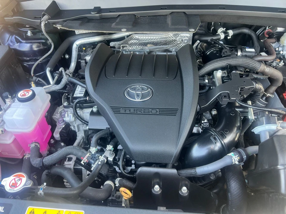 2025 Toyota Highlander - Image 28 of 31