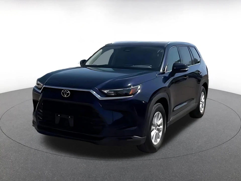 2025 Toyota Highlander - Image 12 of 31