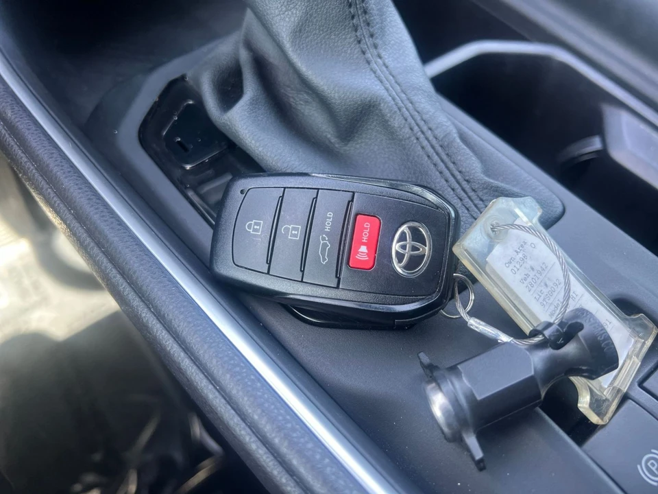 2025 Toyota Highlander - Image 18 of 31