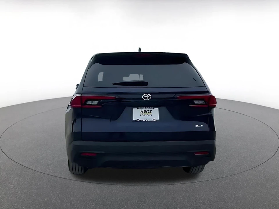 2025 Toyota Highlander - Image 10 of 31