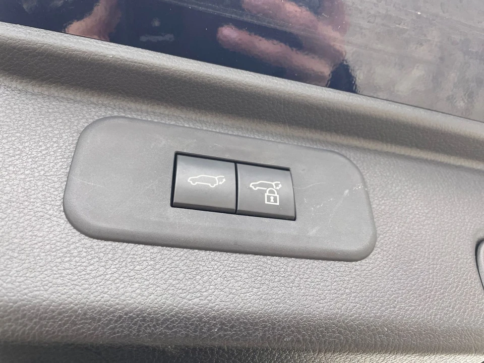 2025 Toyota Highlander - Image 19 of 31