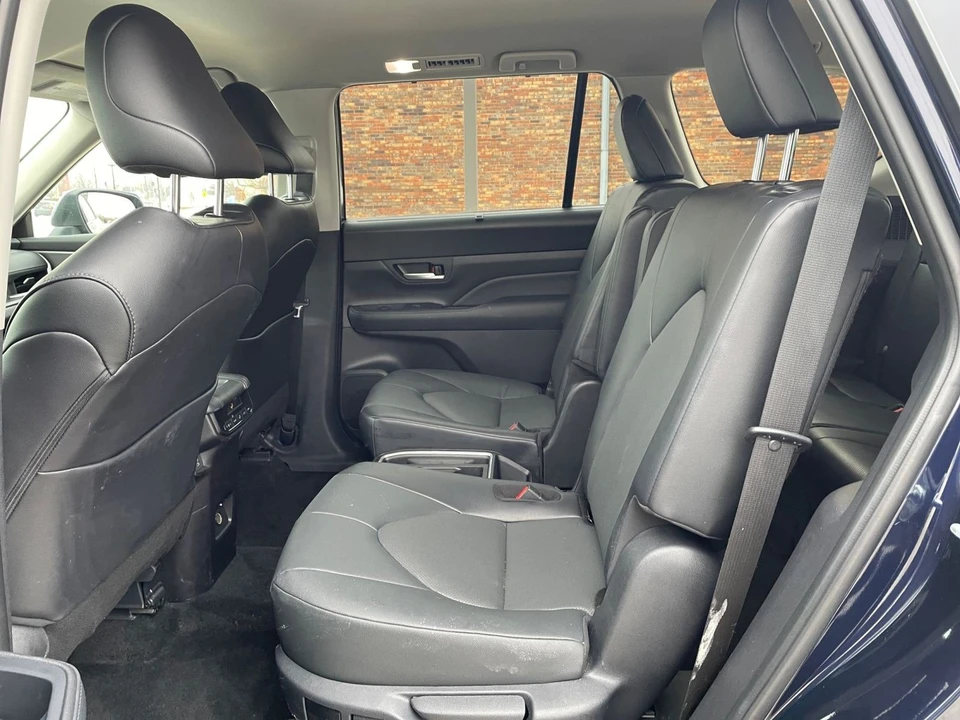 2025 Toyota Highlander - Image 22 of 31