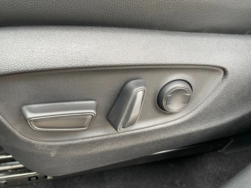 2025 Toyota Highlander - Image 18 of 31
