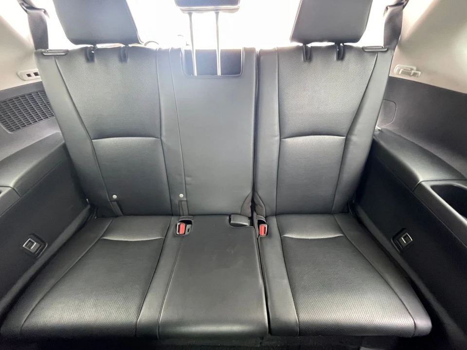2025 Toyota Highlander - Image 25 of 31