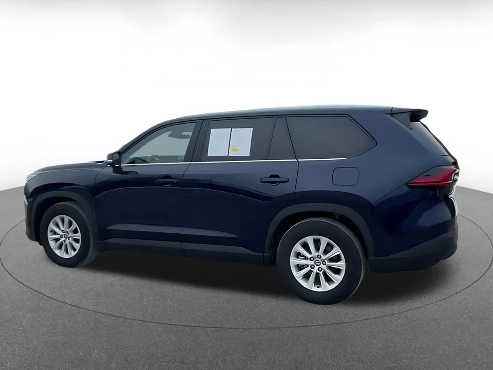 2025 Toyota Highlander - Image 8 of 31