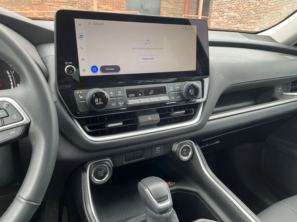 2025 Toyota Highlander - Image 14 of 31