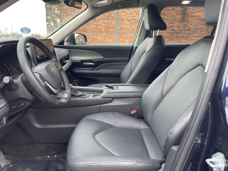 2025 Toyota Highlander - Image 23 of 31