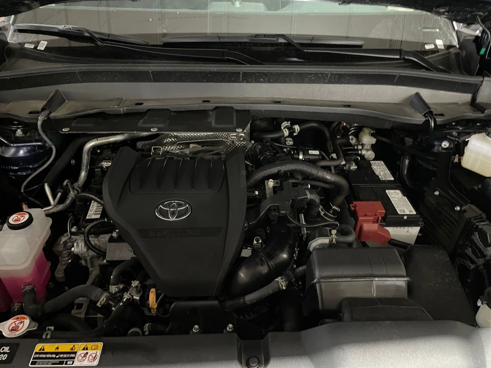 2025 Toyota Highlander - Image 29 of 31