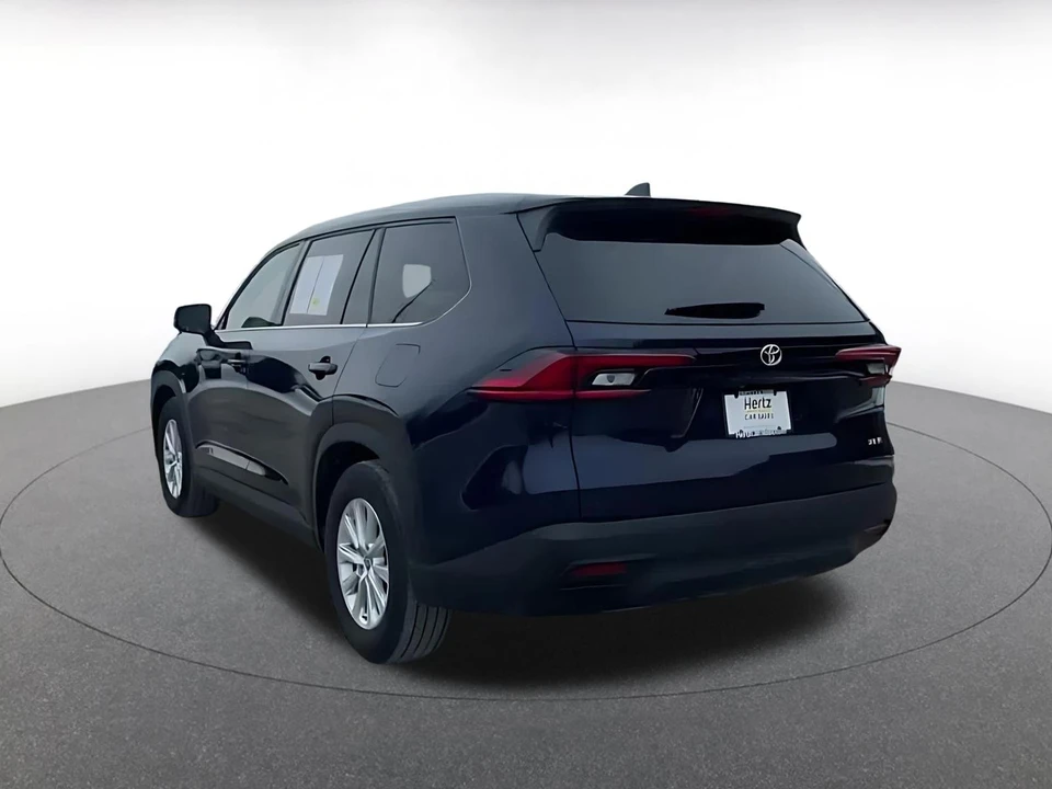 2025 Toyota Highlander - Image 9 of 31