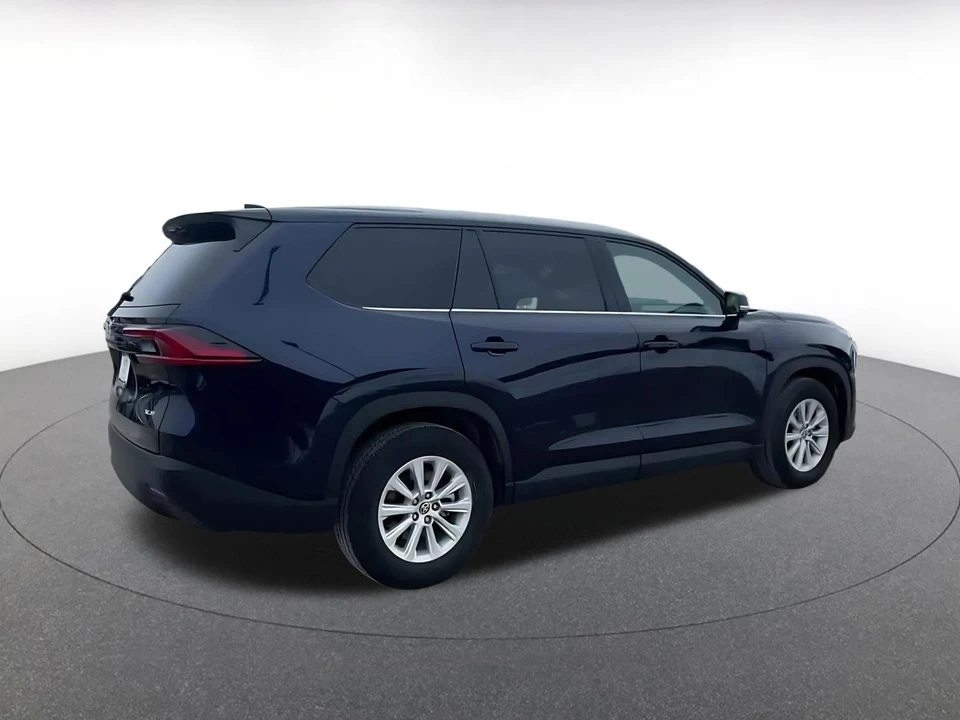 2025 Toyota Highlander - Image 12 of 31