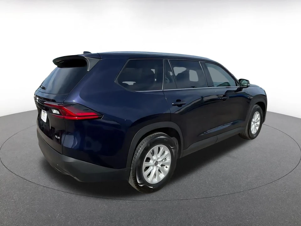 2025 Toyota Highlander - Image 12 of 31