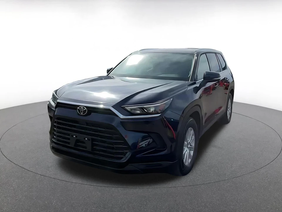 2025 Toyota Highlander - Image 5 of 31