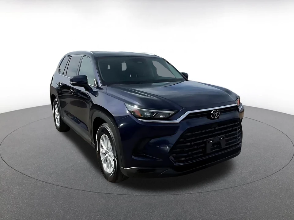 2025 Toyota Highlander - Image 3 of 31