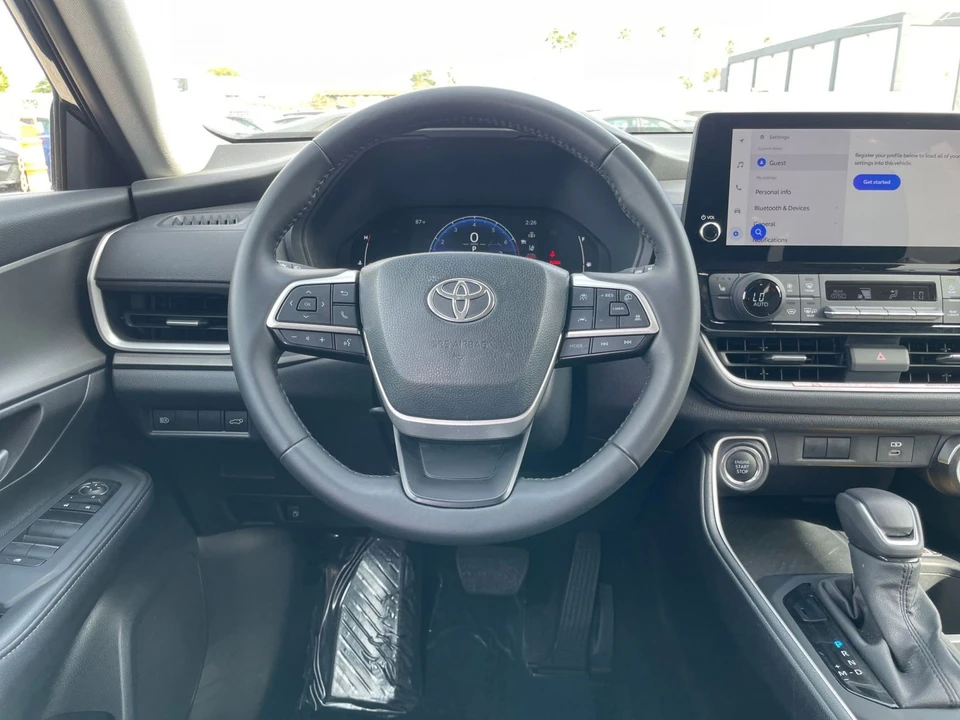 2025 Toyota Highlander - Image 24 of 31