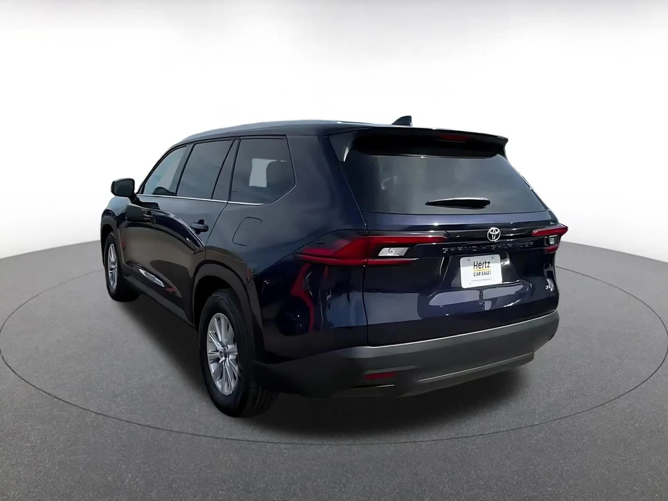 2025 Toyota Highlander - Image 9 of 31