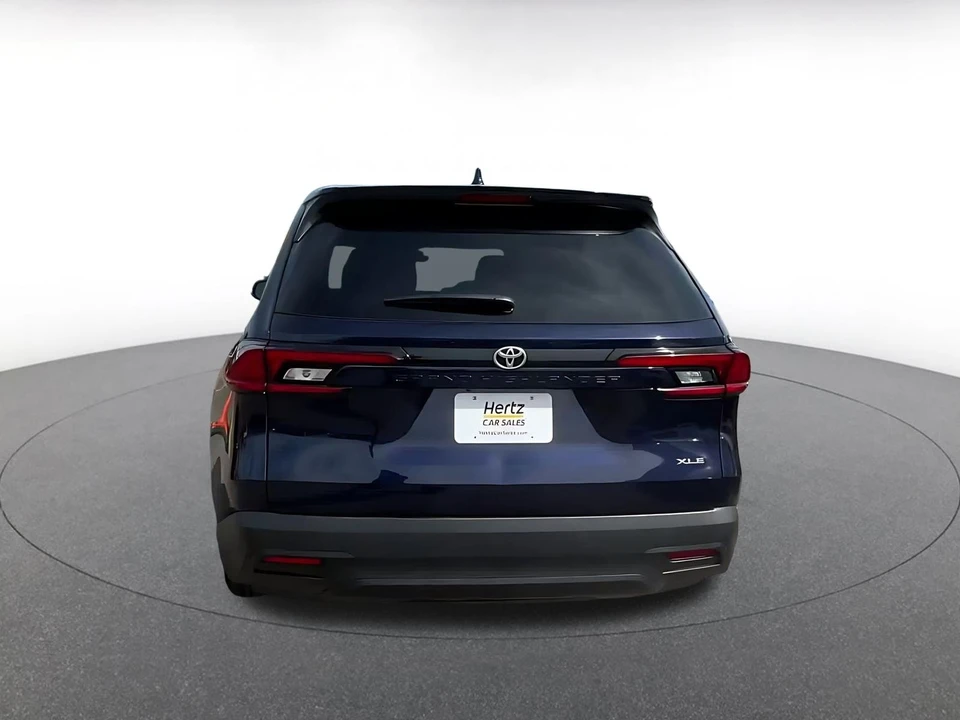2025 Toyota Highlander - Image 10 of 31