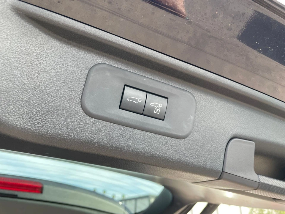 2025 Toyota Highlander - Image 19 of 31