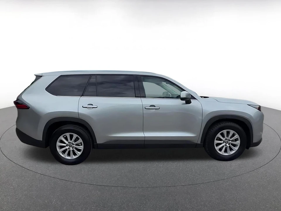 2025 Toyota Highlander - Image 18 of 31