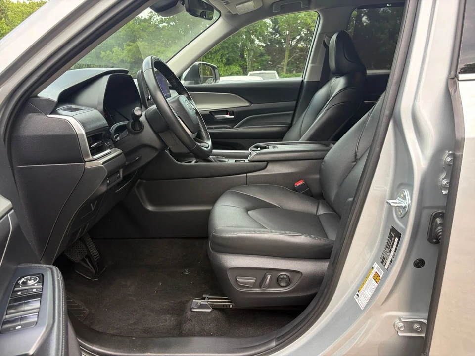2025 Toyota Highlander - Image 30 of 31