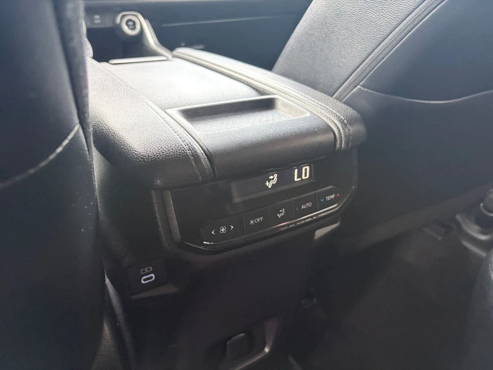 2025 Toyota Highlander - Image 26 of 31