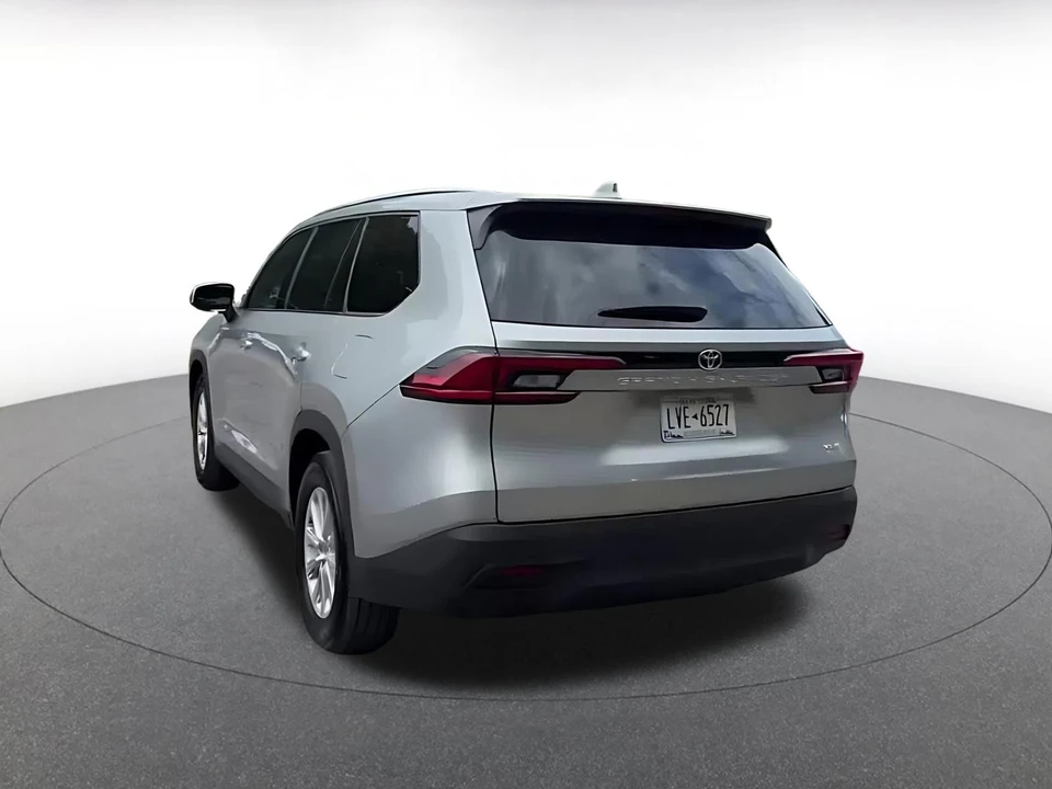2025 Toyota Highlander - Image 11 of 31