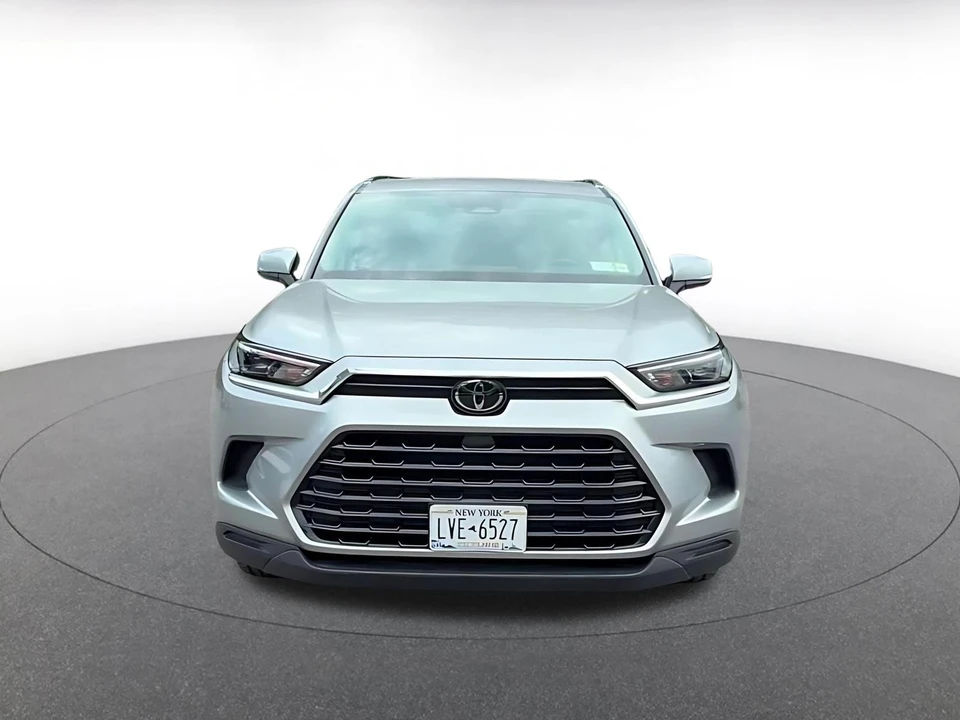 2025 Toyota Highlander - Image 4 of 31
