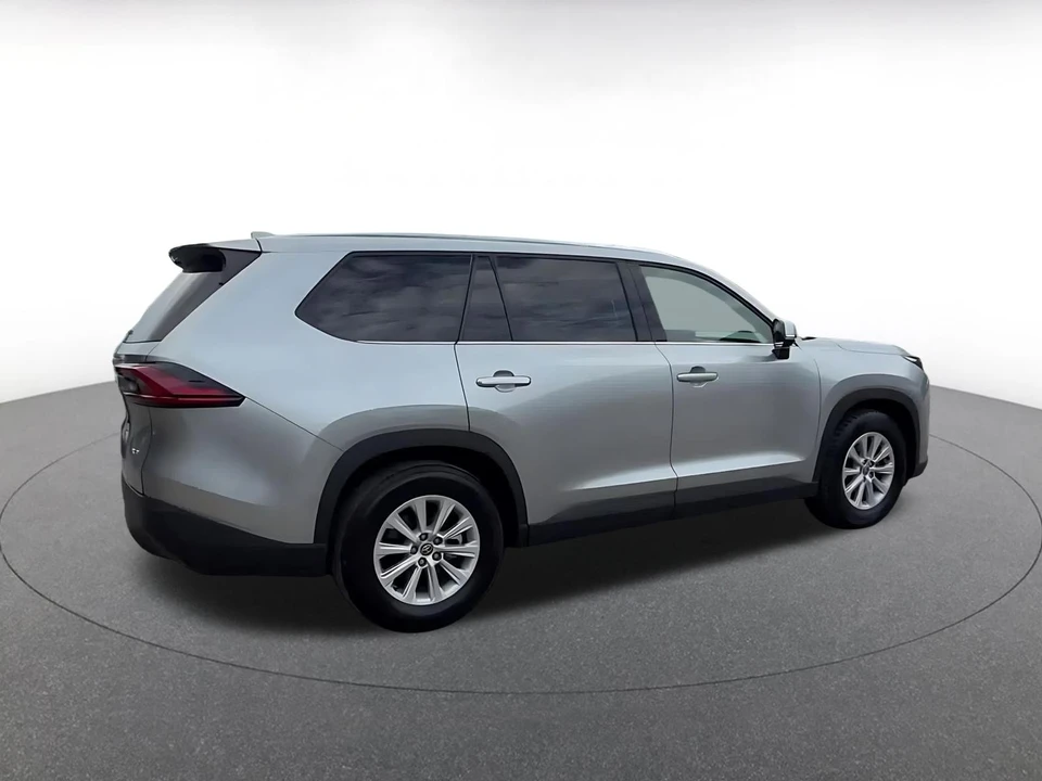 2025 Toyota Highlander - Image 17 of 31