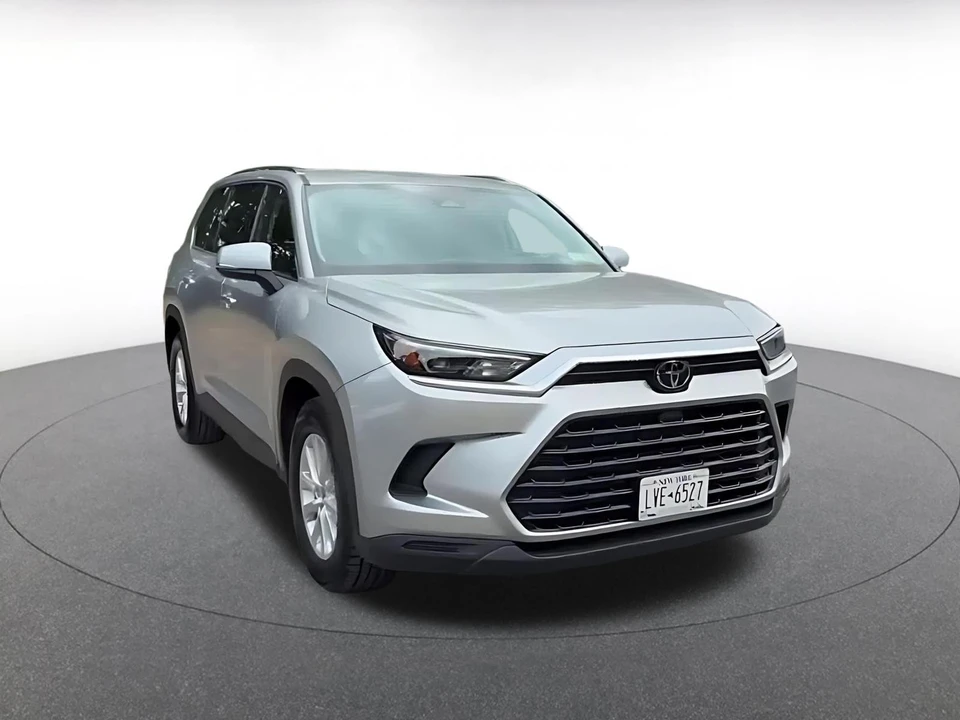 2025 Toyota Highlander - Image 3 of 31