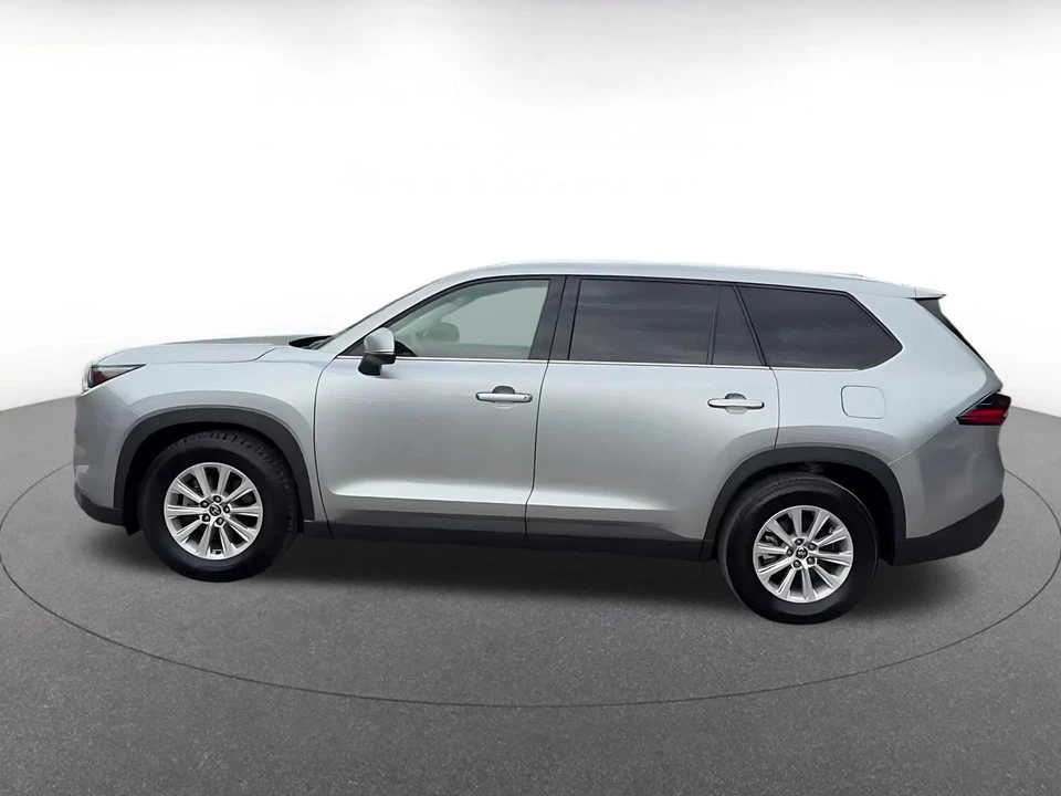 2025 Toyota Highlander - Image 11 of 31