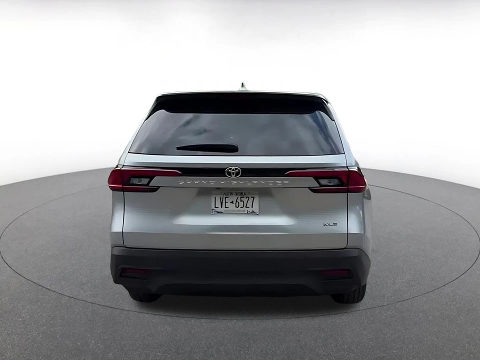 2025 Toyota Highlander - Image 14 of 31