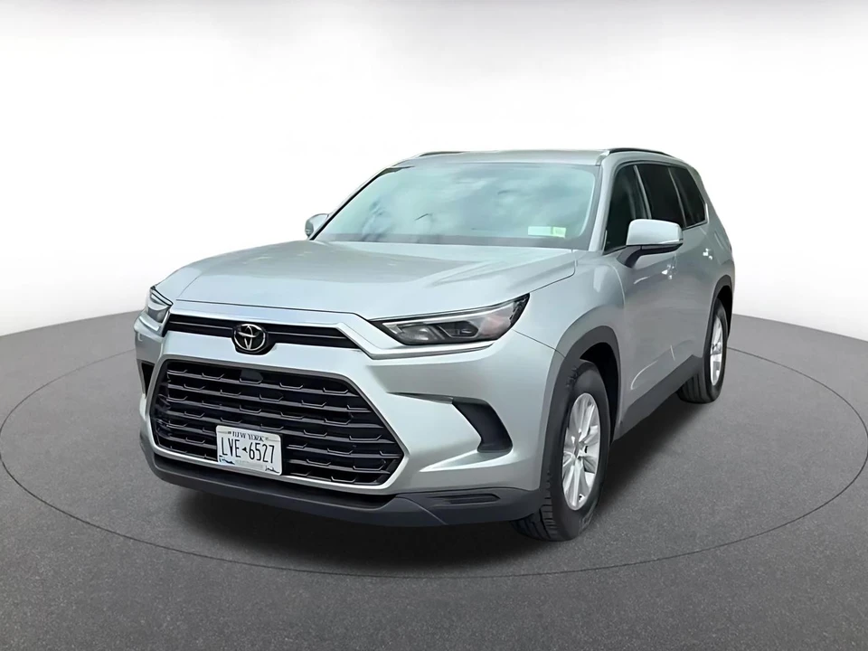 2025 Toyota Highlander - Image 6 of 31