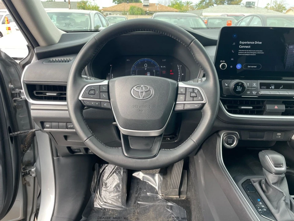 2025 Toyota Highlander - Image 24 of 31