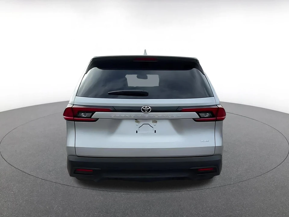 2025 Toyota Highlander - Image 10 of 31