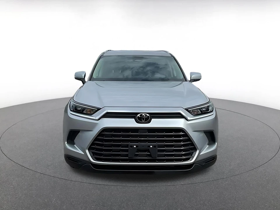 2025 Toyota Highlander - Image 4 of 31