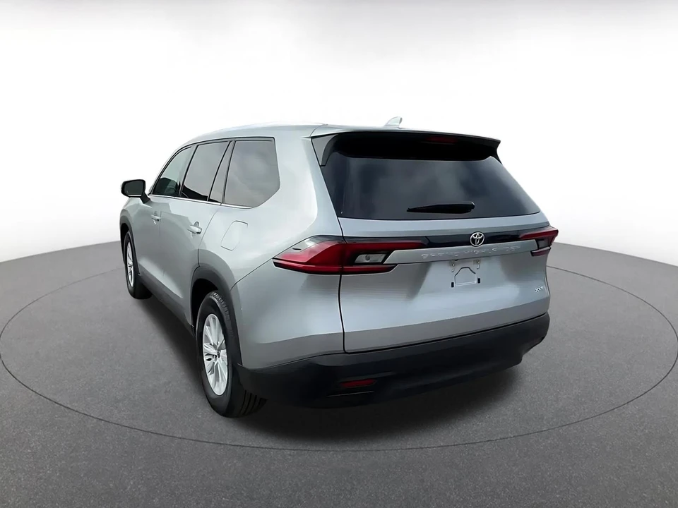 2025 Toyota Highlander - Image 9 of 31