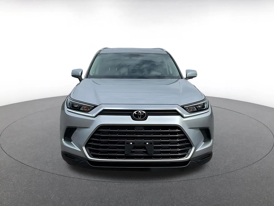 2025 Toyota Highlander - Image 4 of 31
